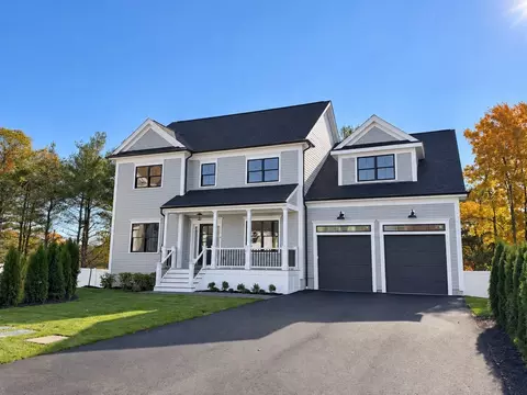 4 Toucan St, West Roxbury, MA 02132