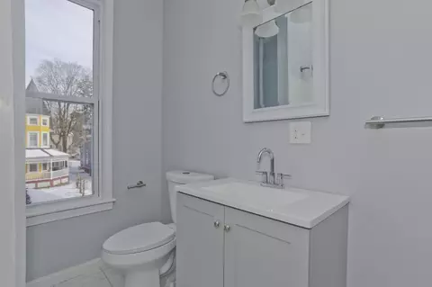 Bath - 64 Thompson St, Springfield, MA 01109 photo 1 of 5