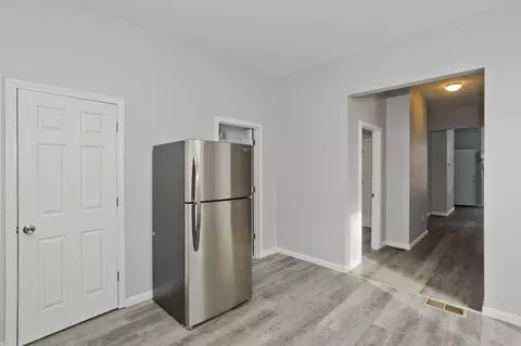Entry Way - 64 Thompson St, Springfield, MA 01109 photo 5 of 5