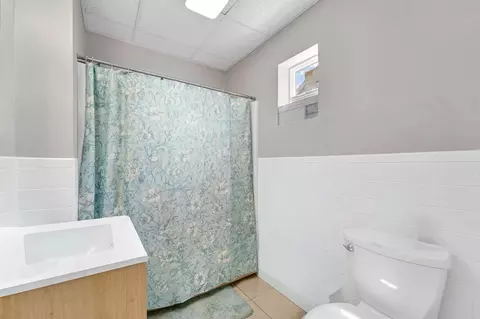 Bath - 108 Marble St, Springfield, MA 01105 photo 1 of 2