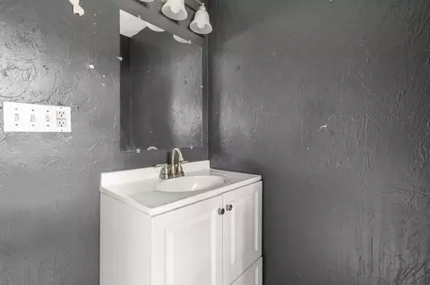 Bath - 21 Marland Rd, Worcester, MA 01606 photo 2 of 3