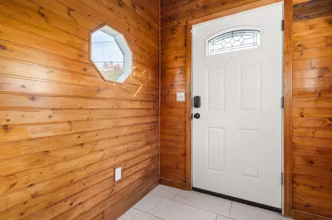 Entry Way - 21 Marland Rd, Worcester, MA 01606 photo 4 of 4