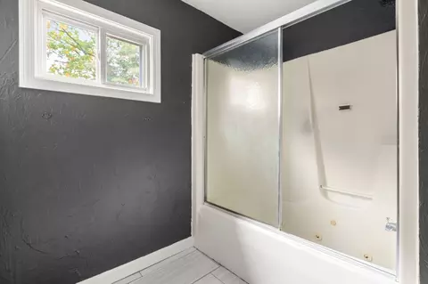 Bath - 21 Marland Rd, Worcester, MA 01606 photo 3 of 3