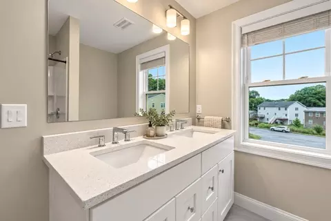 Bath - 65 Castine St, Worcester, MA 01606 photo 4 of 5