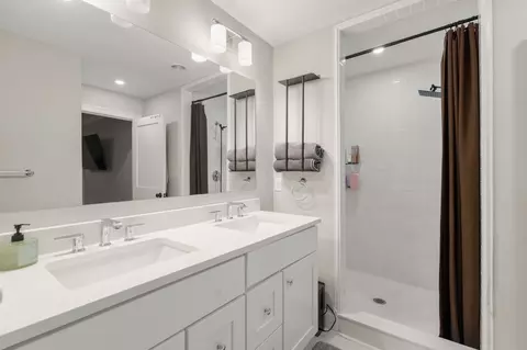 Bath - 65 Castine St, Worcester, MA 01606 photo 1 of 5