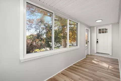 Entry Way - 133 Grattan St, Chicopee, MA 01020 photo 3 of 5