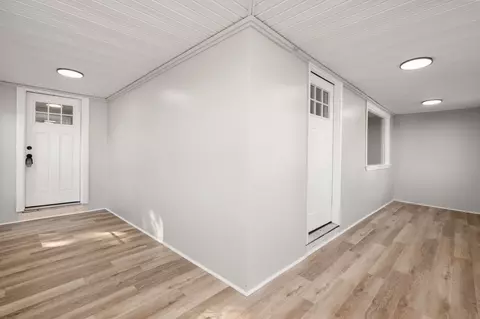 Entry Way - 133 Grattan St, Chicopee, MA 01020 photo 2 of 5