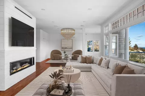 Living - 349 Ocean Ave, Marblehead, MA 01945 photo 1 of 9