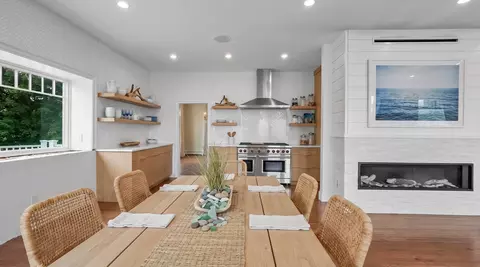 Dining - 349 Ocean Ave, Marblehead, MA 01945 photo 2 of 3