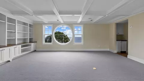 Living - 349 Ocean Ave, Marblehead, MA 01945 photo 8 of 9