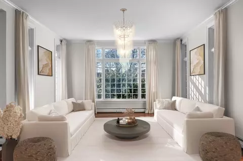 Living - 349 Ocean Ave, Marblehead, MA 01945 photo 2 of 9
