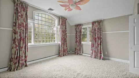 Bedroom - 349 Ocean Ave, Marblehead, MA 01945 photo 3 of 4