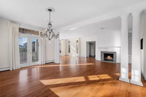 Living - 349 Ocean Ave, Marblehead, MA 01945 photo 6 of 9