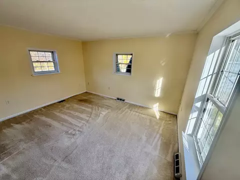 Living - 14 Riverview Cir, Brimfield, MA 01010 photo 4 of 4