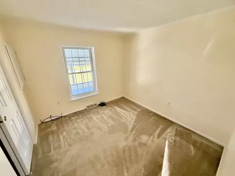 Bedroom - 14 Riverview Cir, Brimfield, MA 01010 photo 2 of 2