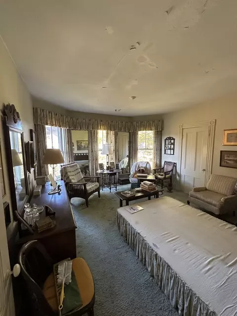 Bedroom - 16 Pine St, Wakefield, MA 01880 photo 2 of 2