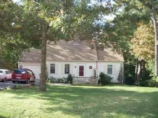 2 Pequot Rd, Mashpee, MA 02649 photo 1