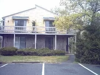 398 W Main St #2B, Hyannis, MA 02601 photo 1