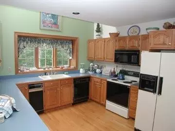 86 Whitmar Rd, Cotuit, MA 02635 photo 4