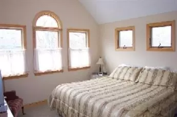 31 Oneida Ave, Mashpee, MA 02649 photo 3