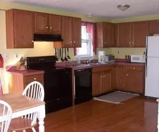 23 Ships Lantern Dr, Mashpee, MA 02649 photo 2