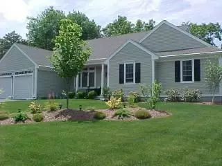37 Snead Dr, Mashpee, MA 02649 photo 1