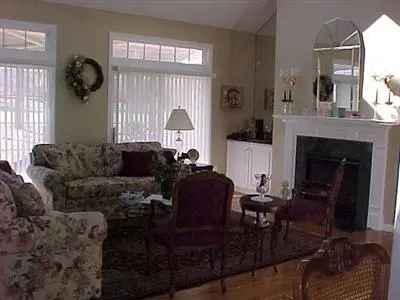 37 Snead Dr, Mashpee, MA 02649 photo 4