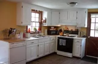 39 Beechwood Dr, Mashpee, MA 02649 photo 2