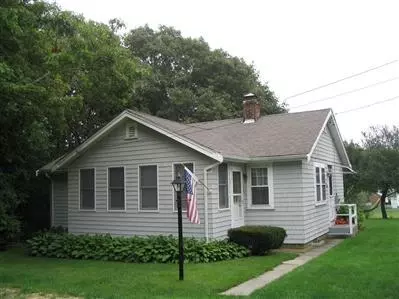 2 Bush St, Buzzards Bay, MA 02532 photo 1