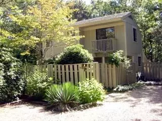 14 Periwinkle Ln, Mashpee, MA 02649 photo 1