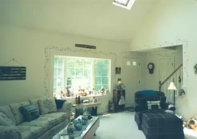 37 Viola Ln, Marstons Mills, MA 02648 photo 2