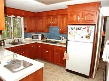 313 Cotuit Bay Dr, Cotuit, MA 02635 photo 4