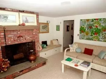 313 Cotuit Bay Dr, Cotuit, MA 02635 photo 7