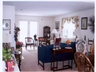 7 Rolling Green Ln, Mashpee, MA 02649 photo 3
