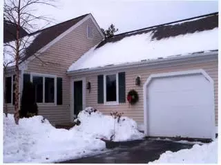 7 Rolling Green Ln, Mashpee, MA 02649 photo 1