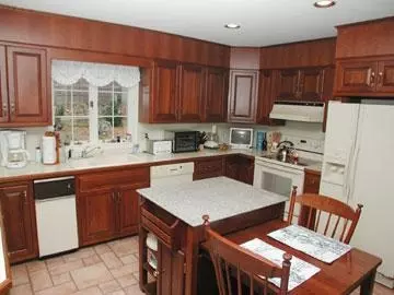 940 Old Post Rd, Cotuit, MA 02635 photo 4
