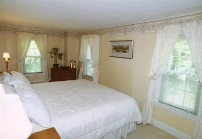 626 Main St, Cotuit, MA 02635 photo 9