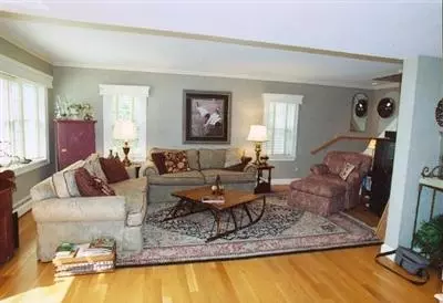 626 Main St, Cotuit, MA 02635 photo 5