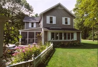 626 Main St, Cotuit, MA 02635 photo 1