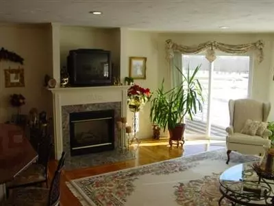 65 Bay Pointe Dr, Buzzards Bay, MA 02532 photo 4