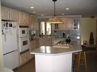 8 Bayshore Dr, Mashpee, MA 02649 photo 3