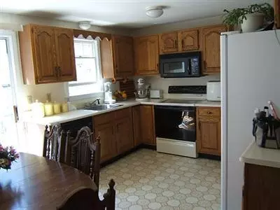 774 Old Barnstable Rd, Mashpee, MA 02649 photo 2