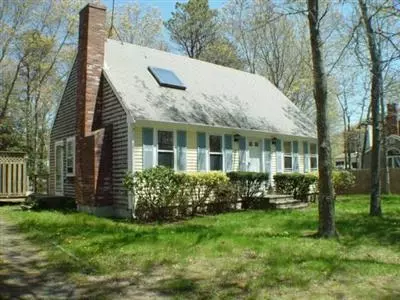 8 Grenadier Ln, Mashpee, MA 02649 photo 1