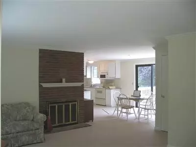 895 Phinneys Ln, Centerville, MA 02632 photo 4