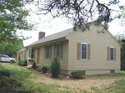 895 Phinneys Ln, Centerville, MA 02632 photo 2