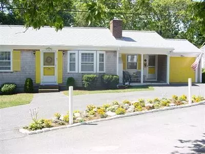 61 Lantern Ln, Hyannis, MA 02601 photo 2