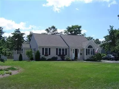35 Grant Breen Dr, Mashpee, MA 02649 photo 1