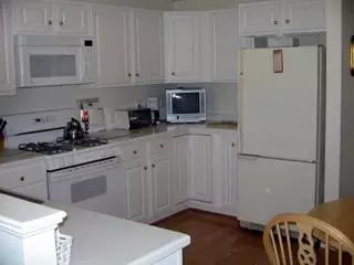 8 Beacon Ct, Mashpee, MA 02649 photo 5