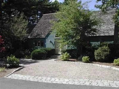 10 Heath Knob, Mashpee, MA 02649 photo 2