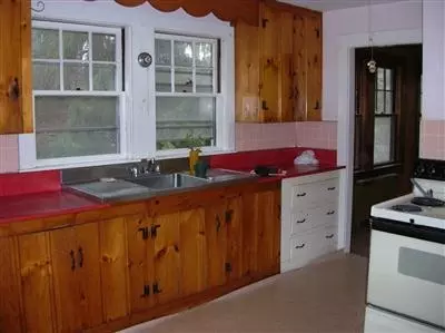669 County Rd, Pocasset, MA 02559 photo 3